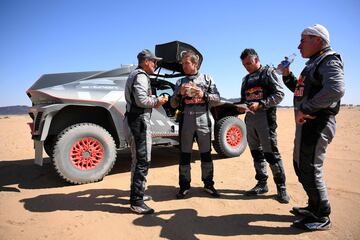 Stephane Peterhansel, Edouard Boulanger, Lucas Cruz y Carlos Sainz.