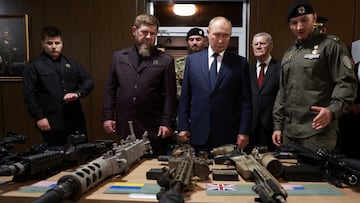 Russia's President Vladimir Putin and head of the Chechen Republic Ramzan Kadyrov look at weapons that were said to be captured during Russia's military campaign in Ukraine, as they visit the Russian Special Forces University in Gudermes, Russia August 20, 2024. Sputnik/Vyacheslav Prokofyev/Pool via REUTERS ATTENTION EDITORS - THIS IMAGE WAS PROVIDED BY A THIRD PARTY.