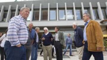 Veteranos de Osasuna despidiendo a Zoco