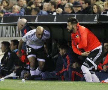 Bundled attempt to bring on Negredo in the league game against Atlético de Madrid.