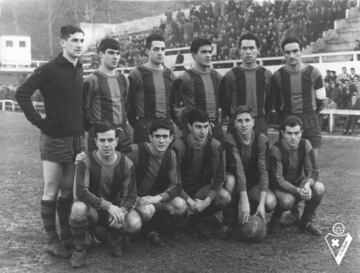 El primer equipo de Gárate fue el Eibar, donde estaría entre 1961 y 1965.
Después tendría un breve paso por el Indauchu (1965-1966) para finalmente acabar el en Atlético de Madrid (1966-1977).  