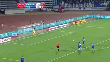 Le pidi車 perd車n al arquero: as赤 fue el Panenka en la liga india