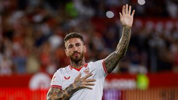 25.000 aficionados acuden al estadio Ramón Sánchez Pizjuán a la presentación de Sergio Ramos, nuevo fichaje del Sevilla.