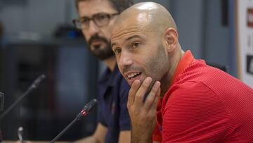 Mascherano en rueda de prensa. 