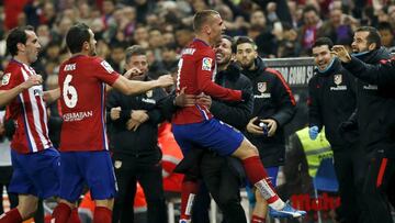 El Atlético celebrando el gol de Griezmann contra el Bayern en la vuelta de semifinales de Champions.