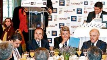 <b>CON LA CÚPULA DEL DEPORTE ESPAÑOL</b> Alejandro Blanco, presidente del COE; Gallardón, alcalde de Madrid; Calderón, presidente del Madrid; y Cerezo, máximo dirigente del Atlético, entre otros, no se perdieron la ponencia.