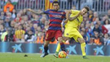 Denis Suárez y Alves, en el partido que les enfrentó en el Camp Nou.