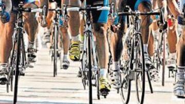 <b>VOLATA ESPECTACULAR. </b>Bennati, a la izquierda, se impuso a Freire, Petacchi, Davis y Boonen. Estos dos últimos pelearon a brazo partido en la recta final.