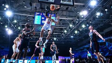 Jacob Wiley, del Casademont Zaragoza, machaca el aro frente al Estrasburgo francés.