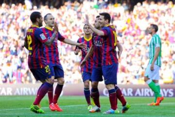 Los jugadores celebran el 1-0 de Messi. 