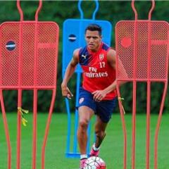 Wenger elogia la condición de Alexis y podría usarlo en el debut