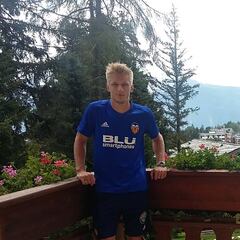 Wass: “En un sistema 4-4-2 tengo que tener ojos en la espalda”