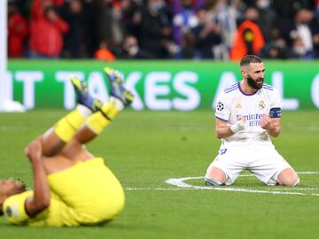  Los jugadores del Real Madrid celebraron la clasificación tras finalizar el partido. En la imagen, Karim Benzema.