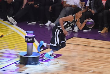 Spencer Dinwiddie, el ganador del primero de los concursos de la noche.