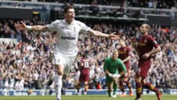 Bale celebra un gol con el Tottenham.