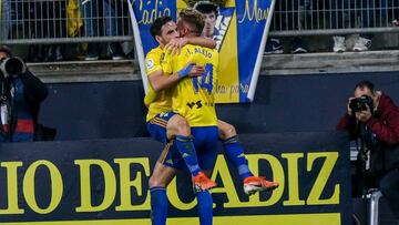 Alejo e Iza celebran uno de los tantos.