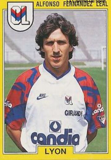 Jug¨® dos temporadas en el Olympique de Lyon entre 1991 y 1993.