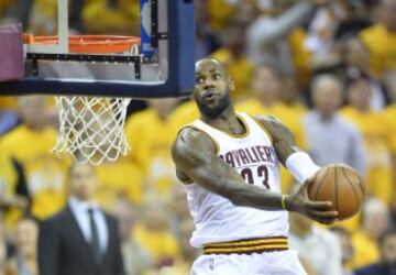 Lebron in action against Toronto Raptors.