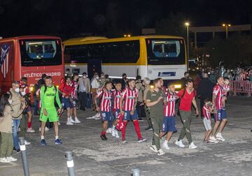 Seguidores y jugadores del Atltico celebran LaLiga