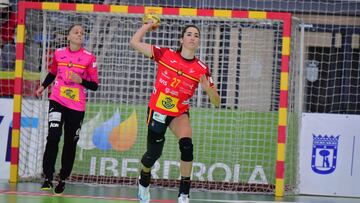 La jugadora de la selecci&oacute;n espa&ntilde;ola de balonmano Lara Gonz&aacute;lez, durante un partido con las Guerreras.