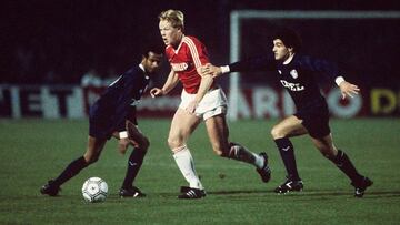 El exjugador holand&eacute;s del Barcelona y del PSV, Ronald Koeman, con el PSV.