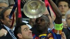 Eric Abidal celebró con la Copa