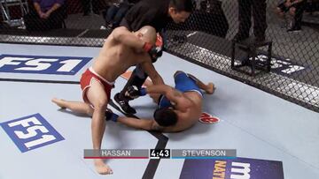 KO insuperable... ¡lo remata con cuatro puñetazos en el suelo!