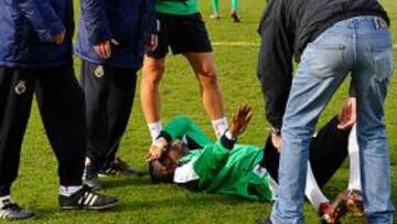 <b>DOS SUSTOS. </b>Primero (arriba), en el momento de la lesión, y más tarde (abajo) con la confirmación de la gravedad en la Clínica Cotero.