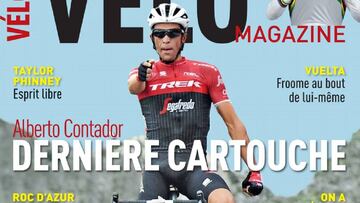 Portada de Vélo Magazine de octubre de 2016 dedicada a Alberto Contador, que aparece haciendo su habitual disparo tras gana la etapa de L´Angliru en La Vuelta.