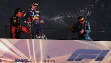 Pérez, Verstappen y Alonso en el podio de Bahréin.