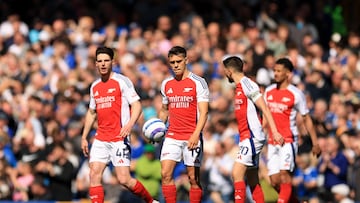Soccer Football - Premier League - Everton v Arsenal - Goodison Park, Liverpool, Britain - April 5, 2025 Arsenal's Leandro Trossard looks dejected after Everton's Iliman Ndiaye scores their first goal Action Images via Reuters/Andrew Boyers EDITORIAL USE ONLY. NO USE WITH UNAUTHORIZED AUDIO, VIDEO, DATA, FIXTURE LISTS, CLUB/LEAGUE LOGOS OR 'LIVE' SERVICES. ONLINE IN-MATCH USE LIMITED TO 120 IMAGES, NO VIDEO EMULATION. NO USE IN BETTING, GAMES OR SINGLE CLUB/LEAGUE/PLAYER PUBLICATIONS. PLEASE CONTACT YOUR ACCOUNT REPRESENTATIVE FOR FURTHER DETAILS..