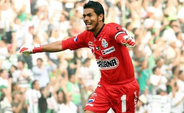 Oswaldo se ganó el aprecio de la afición de Santos Laguna al convertirse en un auténtico héroe para ellos cuando Santos logró el campeonato en el Clausura 2008