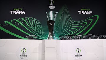 Cuánto dinero se lleva el campeón de la Conference League y qué premio obtiene