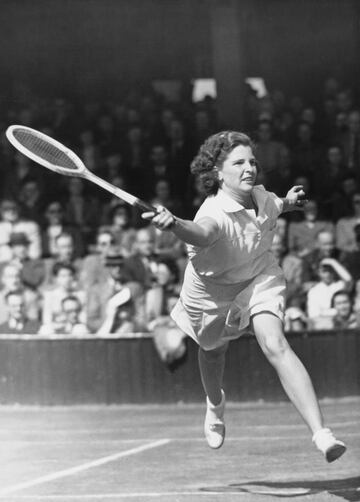 Margaret Osborne duPont, que murió a los 94 años en 2012, y Bill Tilden, fallecido a la edad de 60 en 1953, son el jugadores que más títulos del US Open conquistaron, con 25 y 16, respectivamente, entre todas las modalidades. Osborne fue campeona individual tres veces, 13 en dobles y nueve en dobles mixtos. Tilden ganó siete trofeos individuales, cinco de dobles y cuatro de mixtos. En la Era Open, desde 1968, el líder masculino es Bob Bryan (9) y la femenina, Martina Navratilova (16). Roger Federer, con cinco, y  Serena Williams, con seis, domina en cuanto a individuales. Ninguno de los dos competirá este año en Nueva York.