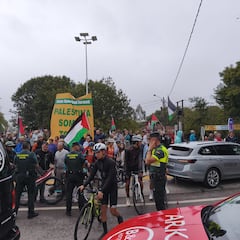 Las protestas dejan La Vuelta sin otro final: carretera bloqueada