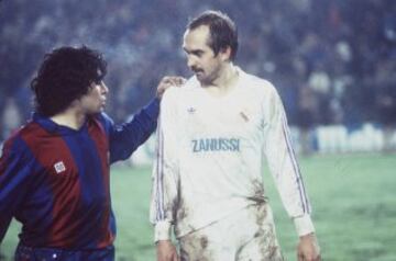 In Madrid from 1973 to 1976 and considered by many to be the greatest German ever to have played for the club. He played 338 matches, won 3 Ligas, 2 Copas, 1 UEFA Cup and 1 Super Cup. Eight seasons in the centre of midfield. In this image alongside Marado