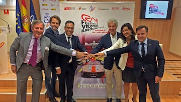 Jes&uacute;s &Aacute;lvarez (presentador del evento), Andy Soucek (piloto), Jes&uacute;s Pozo (Escuder&iacute;a Targa Iberia), Emilio de Villota, Mar&iacute;a Jos&eacute; Rienda (CSD) y Manuel Avi&ntilde;&oacute; (RFEdA).