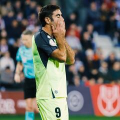 Pontevedra, 03/01/2025.- The Mallorca striker Abdón Prats reacts after a play during the Copa del Rey match played Friday at the Pasonón stadium, in Pontevedra. EFE/Lavandeira JR