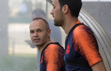 Gilberto Silva praises Iniesta's "beautiful play"