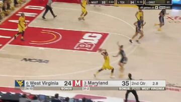 Ella misma se asistió: mete un triple con un pase desde su campo