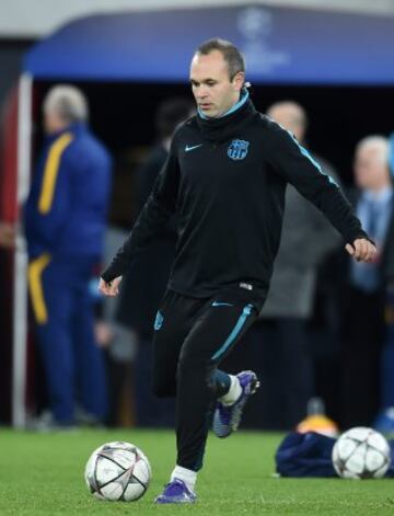 Último entrenamiento del Barcelona antes del partido de Champions League de octavos de final frente al Arsenal 