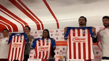 Chivas ya luce los colores de Caliente en el pecho