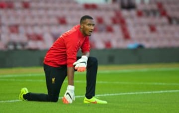 Lawrence Vigouroux, arquero del Swindon Town, podría ser una opción para el arco.