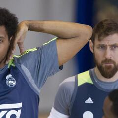 Thompkins solo sufre una contusión en la cadera derecha