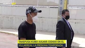 Kubo cambia su tapabocas por el del Villarreal en su presentación