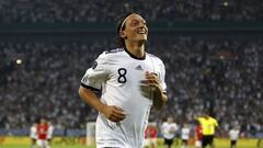 Continúa el cambio físico de Özil que ha dejado en shock al mundo