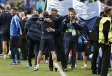 2-0. Michel, entrenador del M¨¢laga, celebr¨® el segundo tanto marcado por Jony.