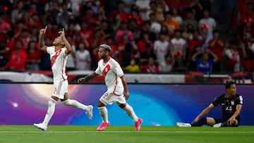 Busan (Korea, Republic Of), 16/06/2023.- Peru's Bryan Reyna (L) celebrates after scoring during a soccer friendly match between South Korea and Peru at Busan Asiad Main Stadium in Busan, South Korea, 16 June 2023. (Futbol, Amistoso, Corea del Sur, Estados Unidos) EFE/EPA/JEON HEON-KYUN
