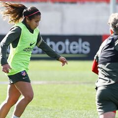 Leicy Santos se recupera de su lesión y jugaría ante Valencia