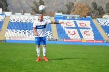 Christián Bravo fue presentado en Universidad Católica por el presidente Luis Larraín y José María Buljubasich.